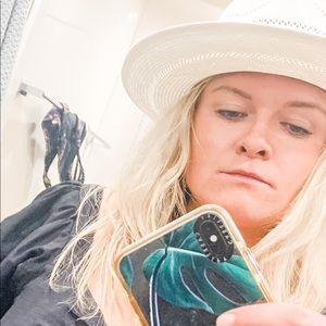 Meet your Posher, Avery